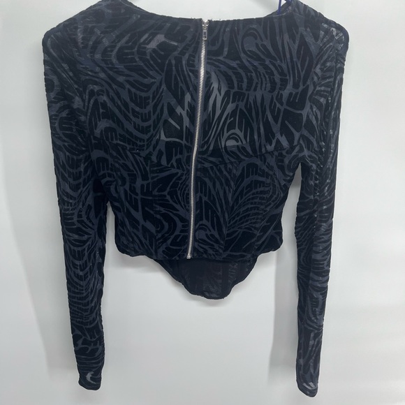 Stylish Black Patterned‎ Women's Top - Picture 3 of 7